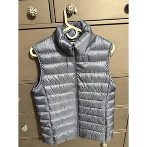 Uniqlo Ultra Light Down Vest Women L Lightweight Water Repellent Nylon NWOT